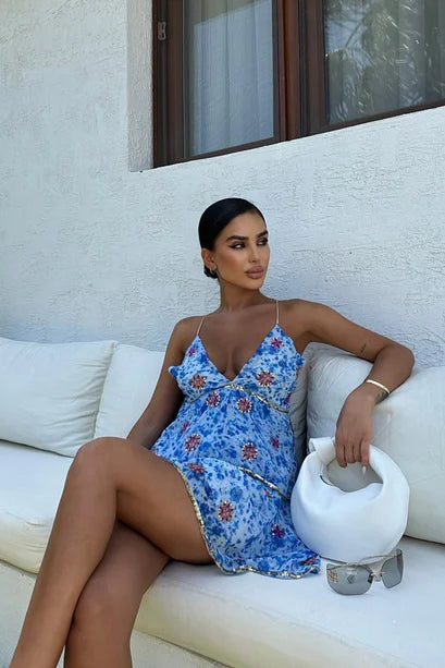 Vestido Cheryl con detalles de lentejuelas doradas